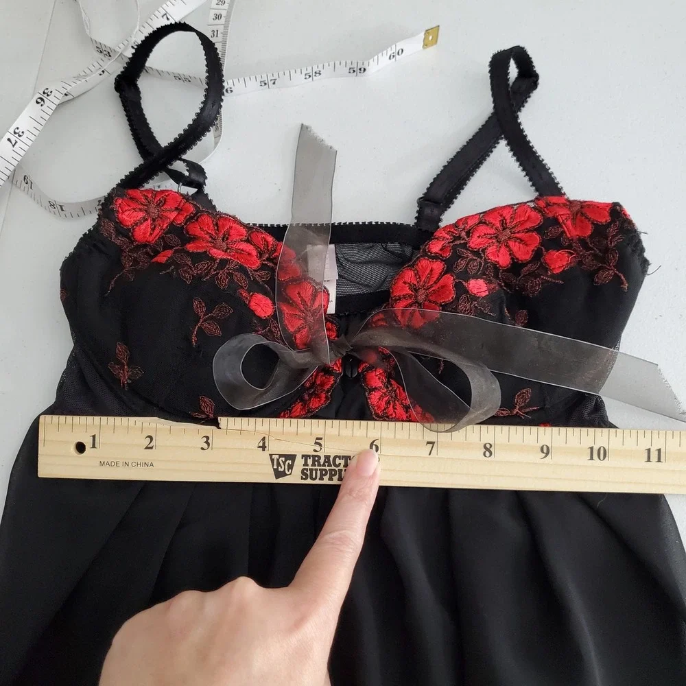 Vintage Victoria's Secret Black Red Floral Y2K Babydoll‎ Chemise 32 Whimsigoth